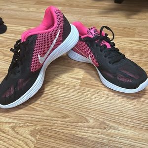 Nike revolution 3